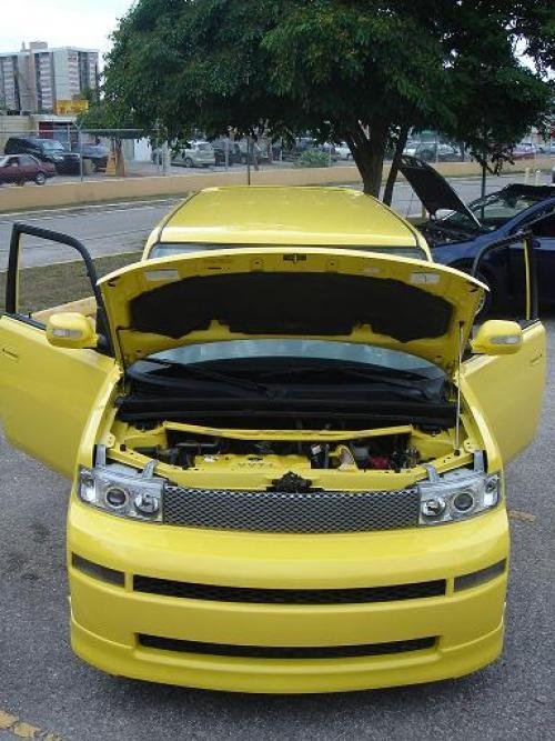 Photo of a 2005 Scion xB in Solar Yellow (paint color code 576)