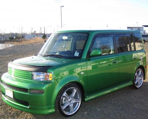 Photo of a 2006 Scion xB in Envy Green (paint color code 6U1)