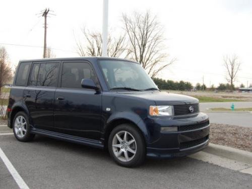 Photo of a 2004 Scion xB in Blue Onyx Pearl (paint color code 8P8)