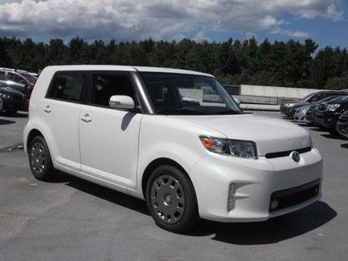 Photo of a 2014 Scion xB in Electric Quartz (paint color code 087)