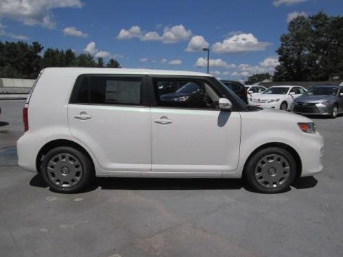 Photo of a 2014 Scion xB in Electric Quartz (paint color code 087)