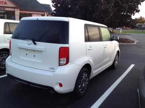 Photo of a 2014 Scion xB in Electric Quartz (paint color code 087)