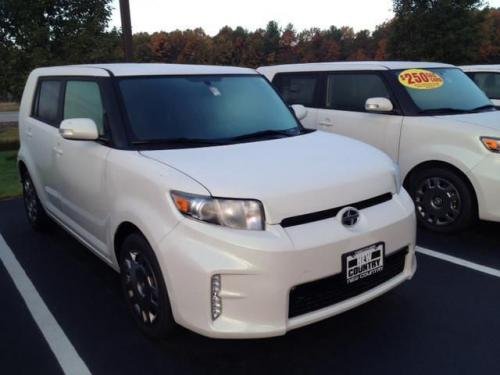 Photo of a 2014 Scion xB in Electric Quartz (paint color code 087)