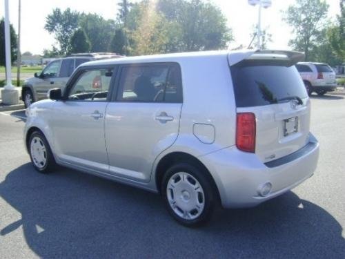 Photo of a 2008-2015 Scion xB in Classic Silver Metallic (paint color code 1F7