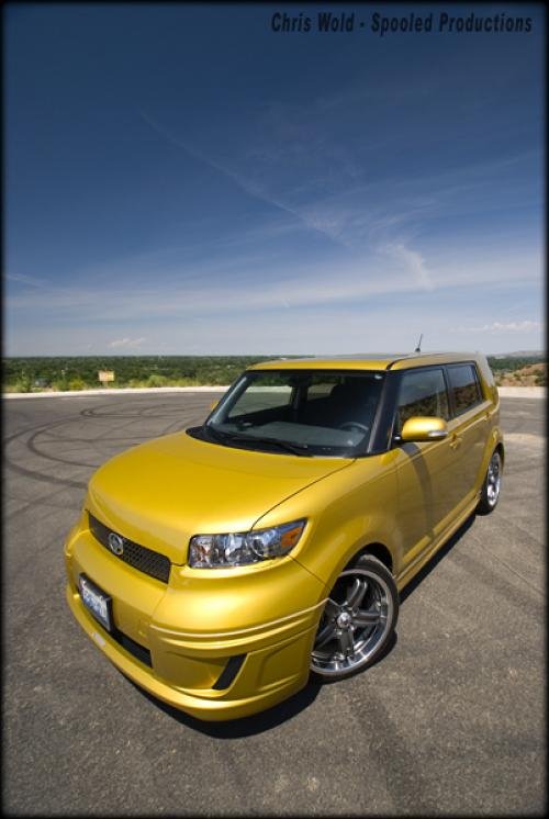 Photo of a 2008 Scion xB in Gold Rush Mica (paint color code 580)