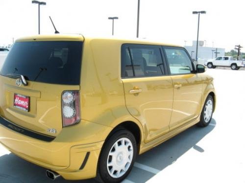 Photo of a 2008 Scion xB in Gold Rush Mica (paint color code 580)