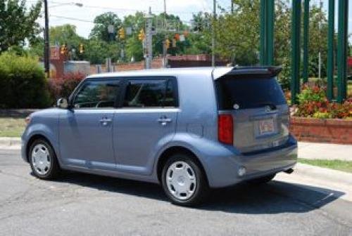 Photo of a 2009 Scion xB in Stingray Metallic (paint color code 8T4)