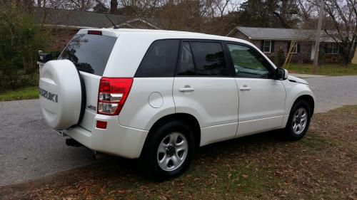 Photo of a 2012 Suzuki Vitara in White Water Pearl (AKA Pearl White) (paint color code Z7T)