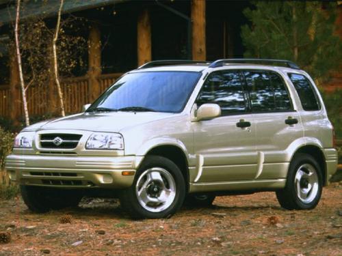 Photo of a 1999-2000 Suzuki Vitara in Planet Gold Metallic (paint color code Z2Z)