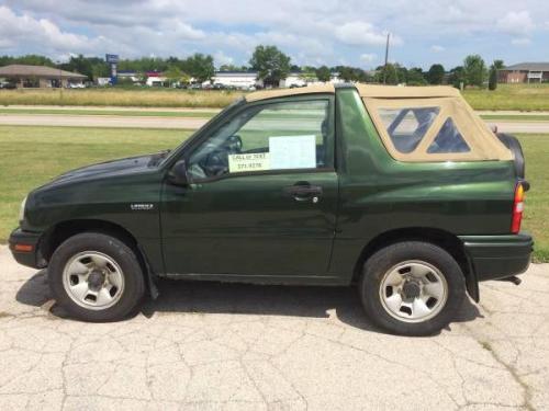 Photo of a 2000-2001 Suzuki Vitara in Cypress Green Metallic (paint color code Z4F)