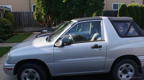 Photo of a 1999-2000 Suzuki Vitara in Mercury Silver Metallic (paint color code Z4G)