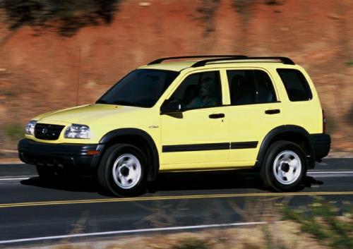 Photo of a 2004 Suzuki Vitara in Bright Yellow (paint color code ZN9)