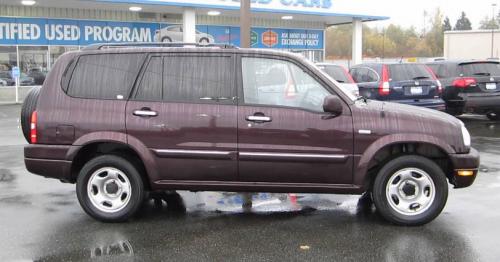 Photo of a 2001-2003 Suzuki XL-7 in Burgundy Pearl (paint color code ZA3)