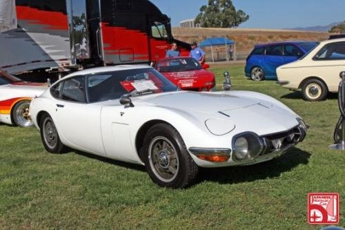 Photo of a 1967 Toyota 2000GT in Pegasus White (paint color code T1374