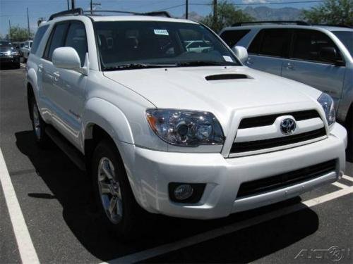 Photo of a 2008-2009 Toyota 4Runner in Blizzard Pearl (paint color code 070)