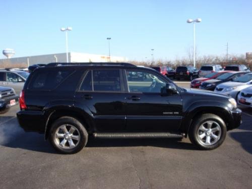 Photo of a 2003-2009 Toyota 4Runner in Black (paint color code 202