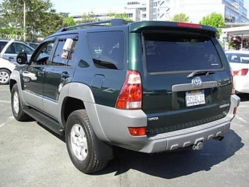 Photo of a 2003 Toyota 4Runner in Imperial Jade Mica (paint color code 6Q7)