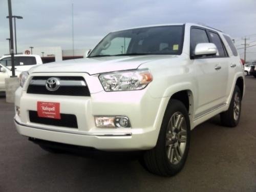Photo of a 2010-2023 Toyota 4Runner in Blizzard Pearl (paint color code 070)