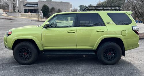 Photo of a 2022-2023 Toyota 4Runner in Lime Rush (paint color code 5C3)