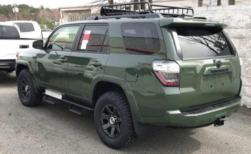 Photo of a 2020-2022 Toyota 4Runner in Army Green (paint color code 6V7)