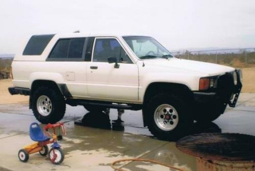 Photo of a 1984-1989 Toyota 4Runner in White (paint color code 2S4)