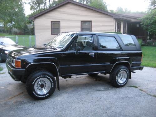 Photo of a 1984-1989 Toyota 4Runner in Black<br>(AKA Gloss Black) (paint color code 202
