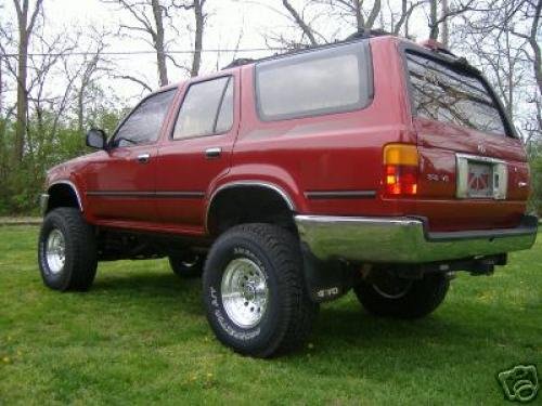 Photo of a 1992-1995 Toyota 4Runner in Garnet Pearl (paint color code 3K3