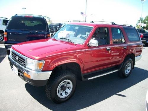 Photo of a 1992-1995 Toyota 4Runner in Garnet Pearl (paint color code 3K3