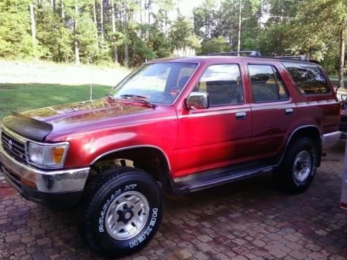 Photo of a 1992-1995 Toyota 4Runner in Garnet Pearl (paint color code 3K3)