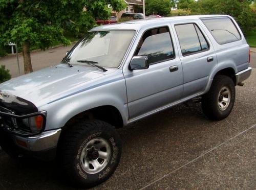 Photo of a 1990 Toyota 4Runner in Light Blue Metallic (paint color code 8D8