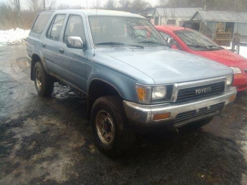 Photo of a 1990 Toyota 4Runner in Light Blue Metallic (paint color code 8D8)