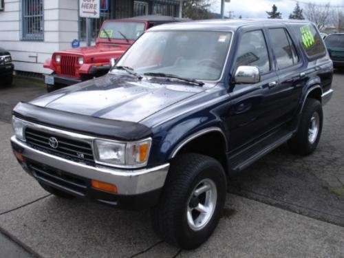 Photo of a 1995 Toyota 4Runner in Dark Blue Pearl (paint color code 8E3