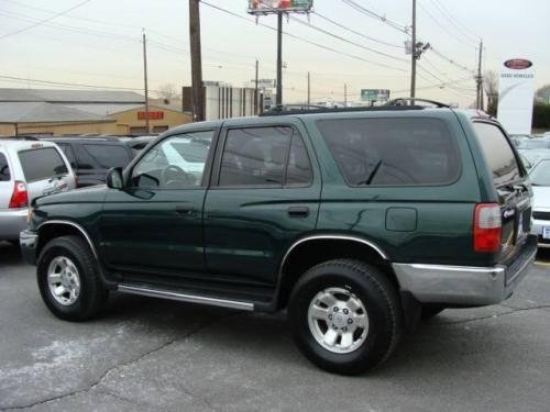 Photo of a 1999-2002 Toyota 4Runner in Imperial Jade Mica (paint color code KG6)