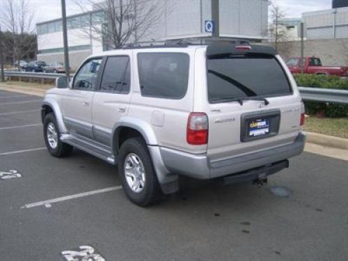 Photo of a 1999-2000 Toyota 4Runner in Desert Dune Pearl on Silver Metallic (paint color code K84)