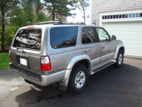 Photo of a 2001-2002 Toyota 4Runner in Thunder Cloud on Millennium Silver Metallic (paint color code KG0)