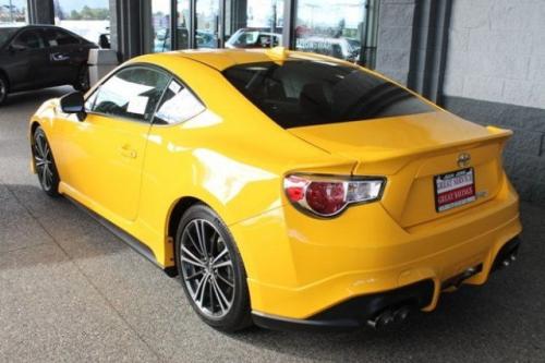 Photo of a 2015 Toyota 86 in Yuzu (paint color code C2Z)