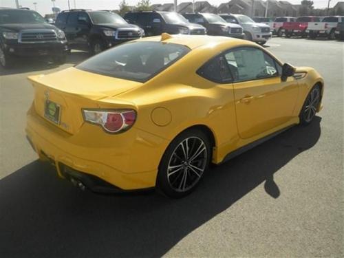 Photo of a 2015 Toyota 86 in Yuzu (paint color code C2Z)