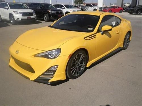 Photo of a 2015 Toyota 86 in Yuzu (paint color code C2Z)