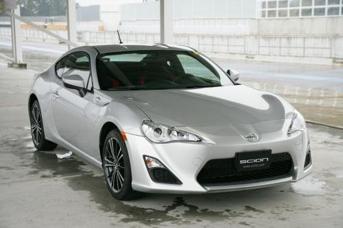 Photo of a 2013-2014 Toyota 86 in Argento (paint color code D6S)