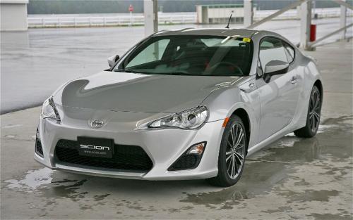 Photo of a 2013-2014 Toyota 86 in Argento (paint color code D6S)