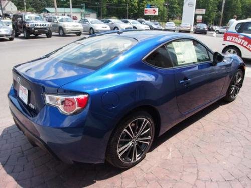 Photo of a 2014 Toyota 86 in Ultramarine (paint color code E8H)