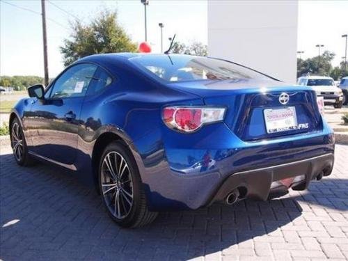 Photo of a 2015 Toyota 86 in Ultramarine (paint color code E8H)