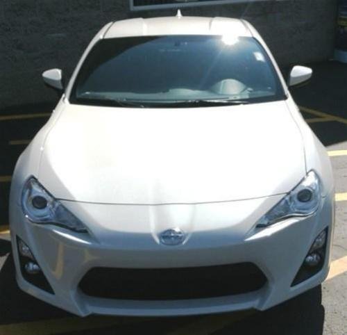 Photo of a 2015-2020 Toyota 86 in Halo (paint color code K1X)