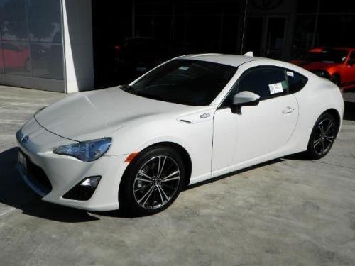 Photo of a 2015-2020 Toyota 86 in Halo (paint color code K1X)