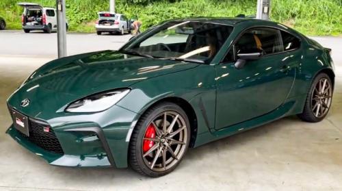 Photo of a 2025 Toyota 86 in Ridge Green (paint color code DMG)