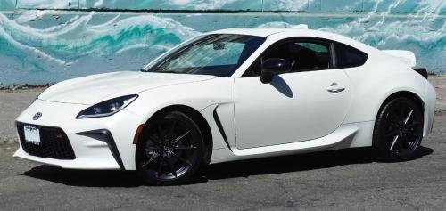 Photo of a 2022-2025 Toyota 86 in Halo (paint color code K1X)