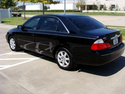 Photo of a 2000-2004 Toyota Avalon in Black (paint color code 202