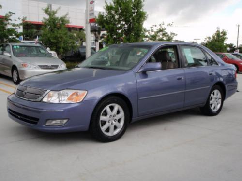 Photo of a 2000 Toyota Avalon in Constellation Blue Pearl (paint color code 8N4)