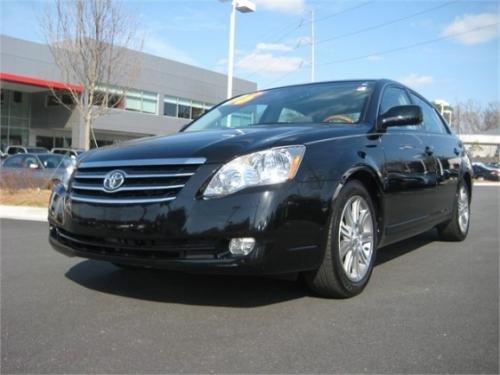 Photo of a 2010 Toyota Avalon in Black (paint color code 202