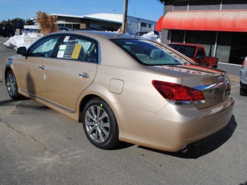 Photo of a 2009-2012 Toyota Avalon in Sandy Beach Metallic (paint color code 4T8)